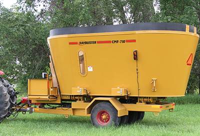 Haybuster CMF710 Feeder