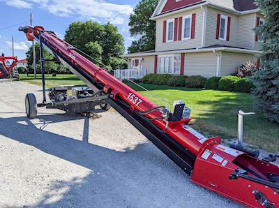 Universal 1537 FIELD LOADER TD