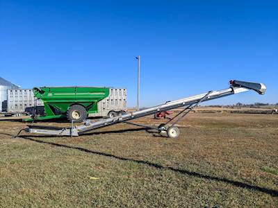 Universal 1537 FIELD LOADER TD