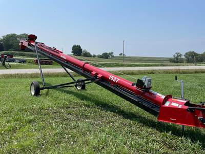 Universal 1537 FIELD LOADER TD