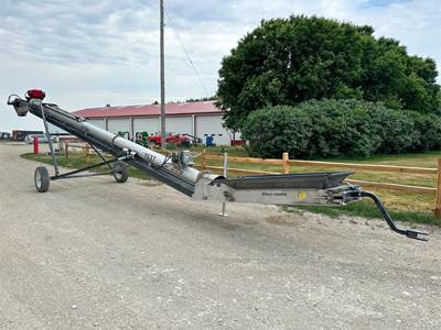 Universal 1537 FIELD LOADER TD