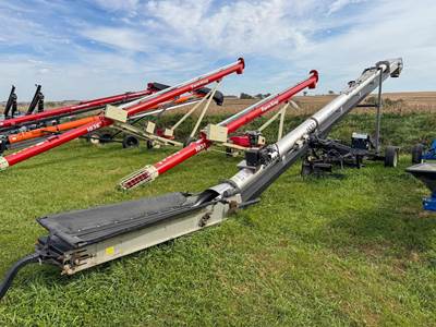 Universal 1537 FIELD LOADER TD