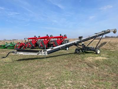 Universal 1542 FIELD LOADER TD