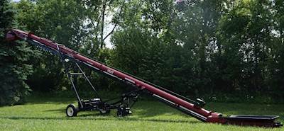 Universal 1547 FIELD LOADER SELF-PROPELLED GAS SD