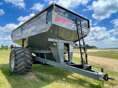 Demco 1100 Grain Cart