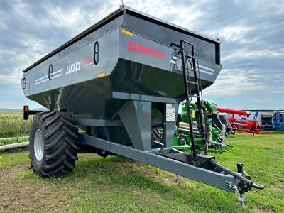 Demco 1100 Grain Cart