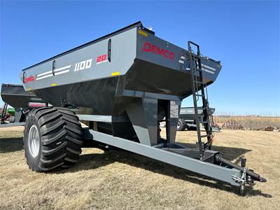 Demco 1100 Grain Cart