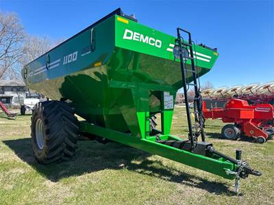 Demco 1100 Grain Cart