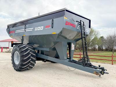 Demco 1100 Grain Cart