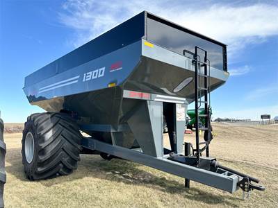 Demco 1320 Grain Cart