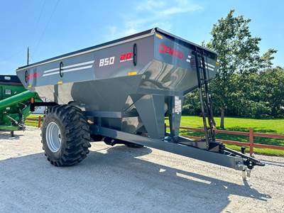 Demco 850 Grain Cart