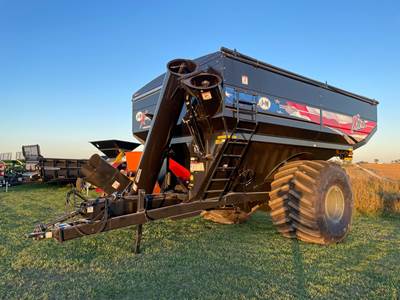 J&M 1112-20S Grain Cart