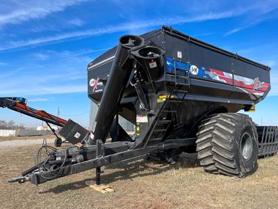 J&M 1112-20S Grain Cart