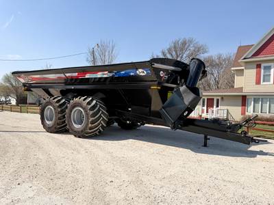 J&M 1732-22T Grain Cart