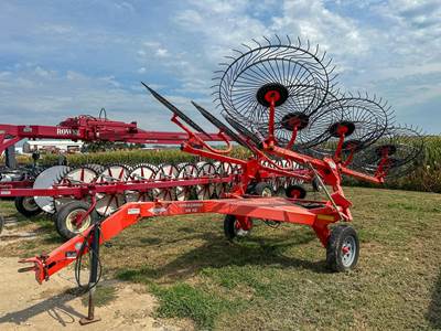 Kuhn SR112 Hay Rake