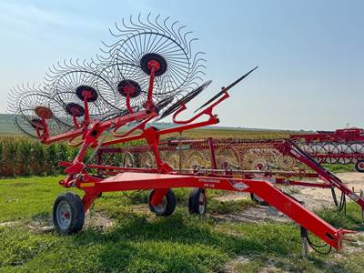 Kuhn SR112 Hay Rake