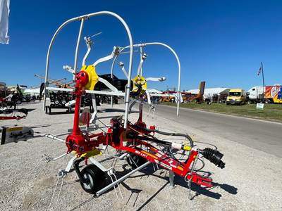 Pottinger HIT 4.54 Hay Tedder