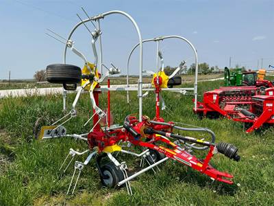 Pottinger HIT 4.54T Hay Tedder