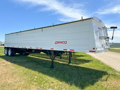Demco 3622 Hopper / Grain Trailer