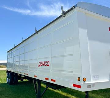 Demco 4222 Hopper / Grain Trailer