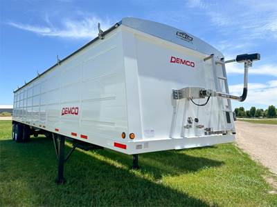 Demco 4222 Hopper / Grain Trailer