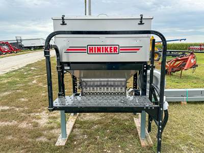 Hiniker 7055 Planting Equipment