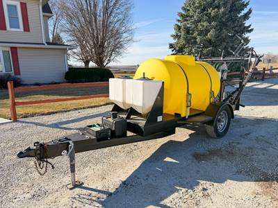 Custom Made 300 Pull-Type Sprayer