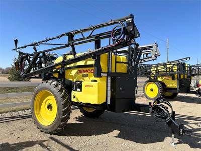 Demco 850 Pull-Type Sprayer