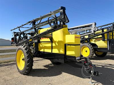 Demco FIELD 600 Pull-Type Sprayer