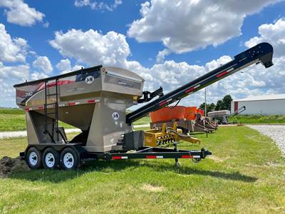 J&M LC390 Seed Tender