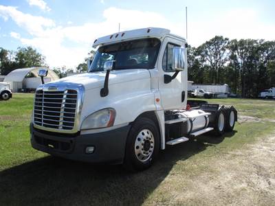 Freightliner Cascadia 125 Day Cab Truck - Detroit 450HP, 10 Speed Manual