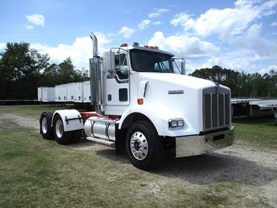 Kenworth T800 Day Cab Truck - Caterpillar 410HP, 10 Speed Manual