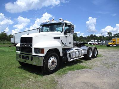 Mack Pinnacle 64T Day Cab Truck - MP8 445HP, 12 Speed M Drive Amt