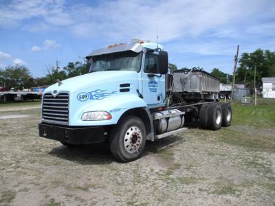 Mack Vision CX613 Day Cab Truck - E7 335HP, Super 10 Speed Manual