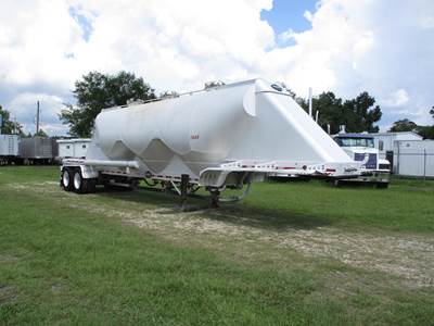 MAC 42x96 Tandem Axle Aluminum Dry Bulk / Pneumatic Tank Trailer - Air Ride, Fixed Axle