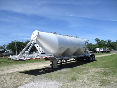 Trail King 44x96 Tandem Axle Aluminum Dry Bulk / Pneumatic Tank Trailer - Air Ride, Fixed Axle