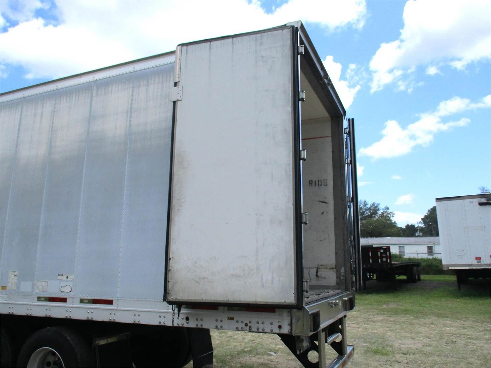2009 Wabash 53 ft Reefer Trailer Fixed Axle, Swing Door, Carrier For