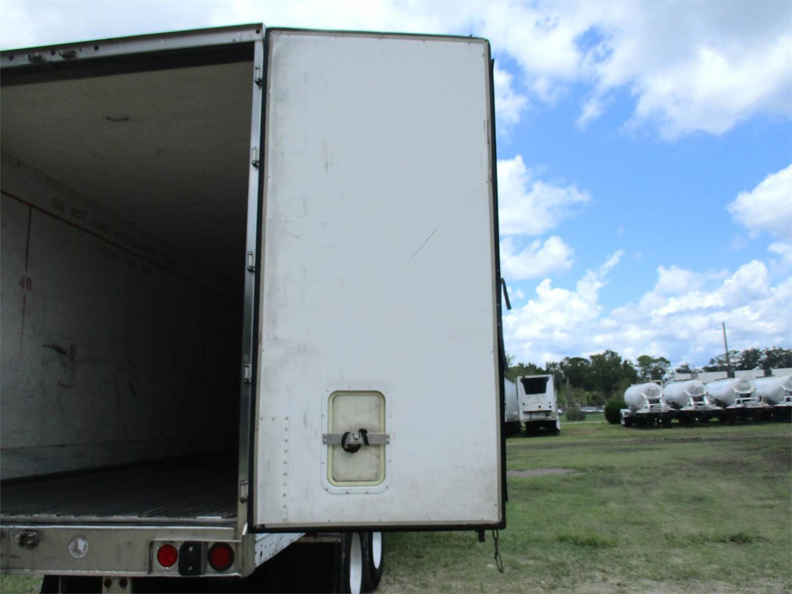 2009 Wabash 53 ft Reefer Trailer Fixed Axle, Swing Door, Carrier For