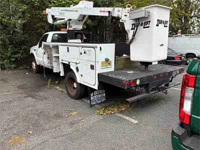 2003 Ford F450 SD Bucket Truck