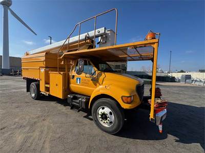 2001 Ford F-750 Tree Trimming Bucket Truck