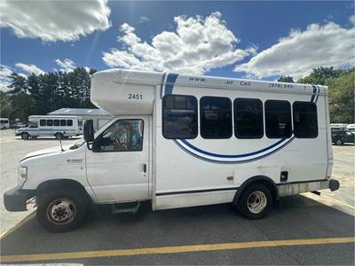 2017 Ford E-350 SD Bus