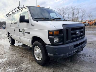 2010 Ford Econoline Cargo Van