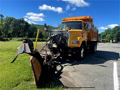 1997 Ford L8000 with 11' Snow Plow