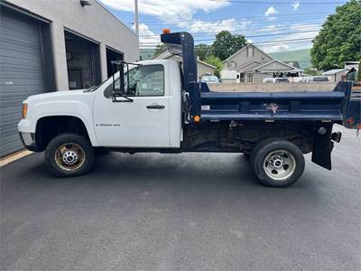 2009 GMC Sierra 3500 4WD Dump Truck
