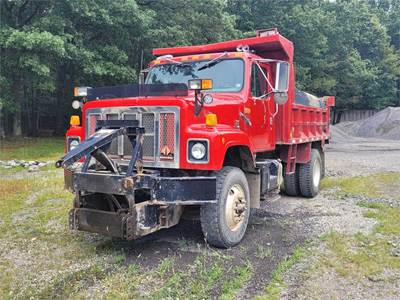 1999 International 2574 Dump Truck