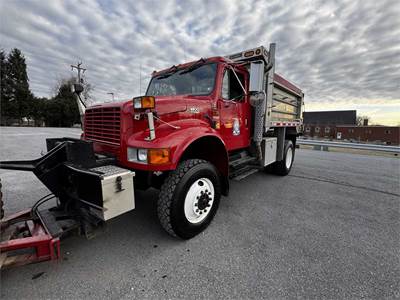 2002 International 4800 4x4 Dump Truck