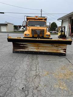 2001 International 4900 Dump Truck