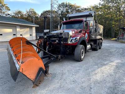 2014 International 7600 Dump Truck with Snow Plows