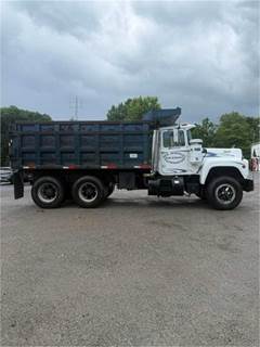 1990 Mack DM690S Tandem Dump Truck