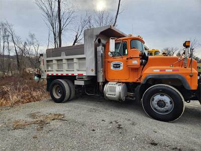 2003 Orange Single Axle Mack RD600